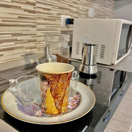 מונקאליירי Metro-Apartment: Fabolous Flat מראה חיצוני תמונה