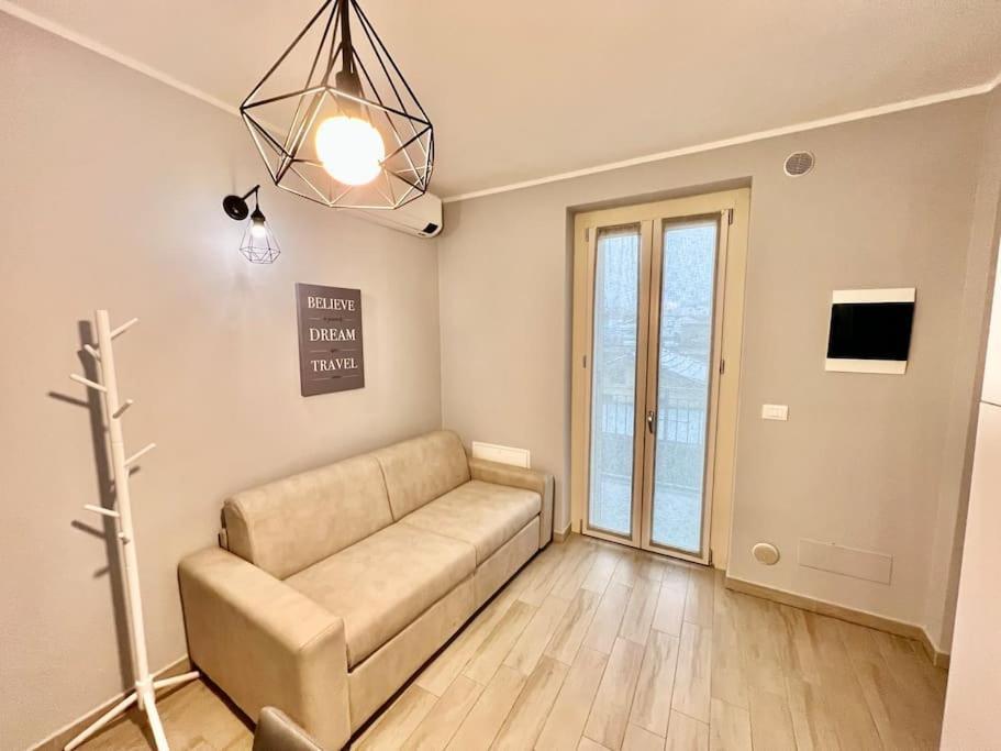 מונקאליירי Metro-Apartment: Fabolous Flat מראה חיצוני תמונה